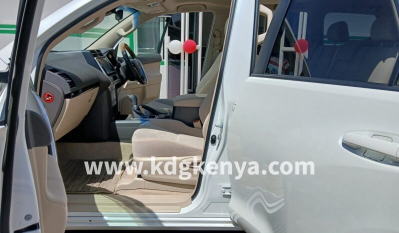 
								TOYOTA – LAND CRUISER PRADO (TX / 7 SEATER / 4WD) full									