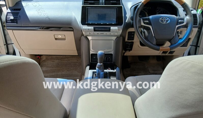 
								TOYOTA – LAND CRUISER PRADO (TX / 7 SEATER / 4WD) full									