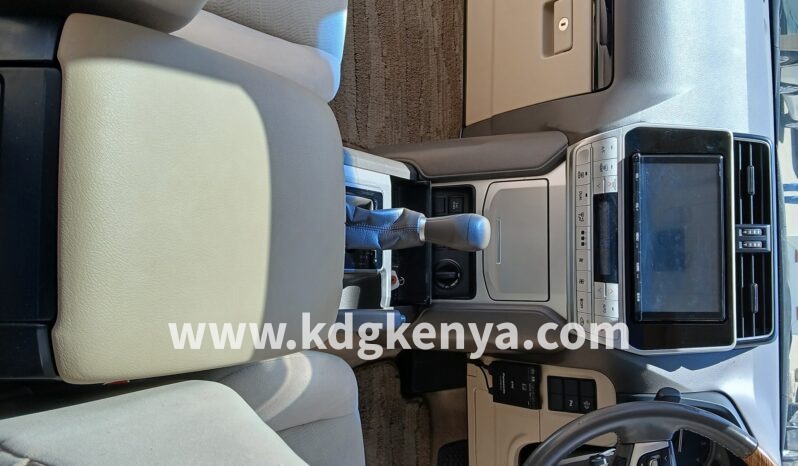
								TOYOTA – LAND CRUISER PRADO (TX / 7 SEATER / 4WD) full									