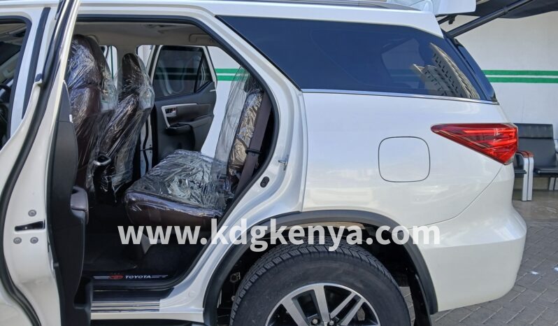 
								TOYOTA – FORTUNER  (2.4L / Σ4 / 7 SEATER) full									