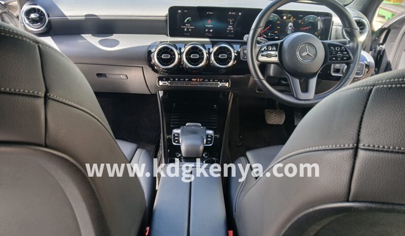 
								MERCEDES-BENZ – A180 (Style) full									