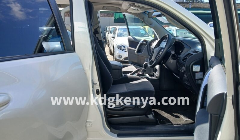 
								TOYOTA – LAND CRUISER PRADO (TX / 4WD / 7 SEATER) full									