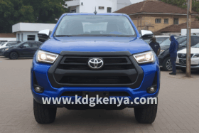 TOYOTA – HILUX (Z-GRADE / 4WD / EX-JAPAN)
