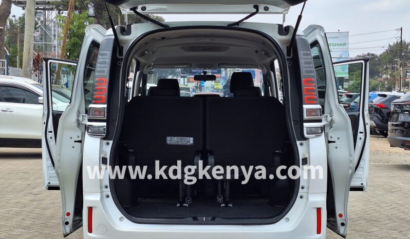 
								TOYOTA – VOXY (X-GRADE / 4WD / 8 SEATER) full									