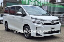 TOYOTA – VOXY (X-GRADE / 4WD / 8 SEATER)