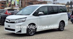 TOYOTA – VOXY (X-GRADE / 4WD / 8 SEATER)