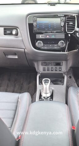 MITSUBISHI – OUTLANDER (S Edition / 4WD / 5 SEATER)