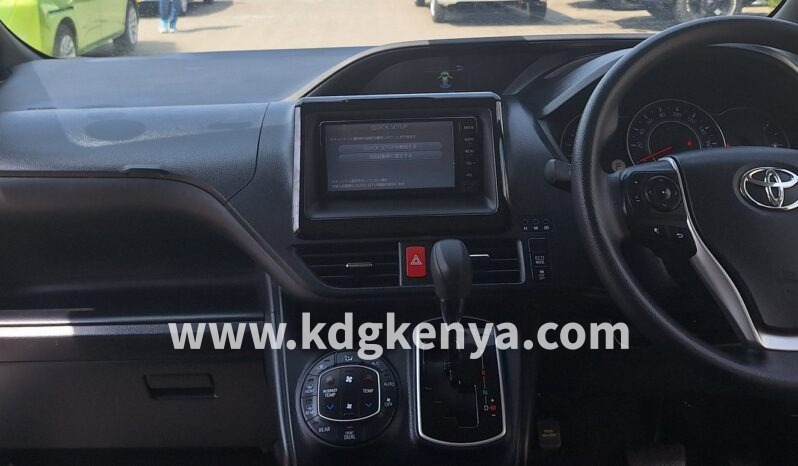 
TOYOTA  VOXY full									