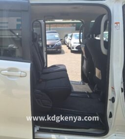 
TOYOTA  VOXY full									