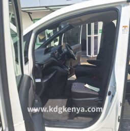 
TOYOTA  VOXY full									
