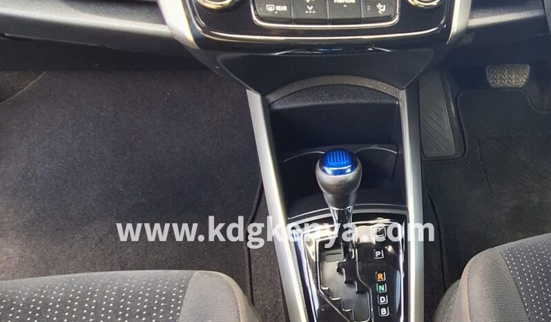 
								TOYOTA – COROLLA FIELDER (Hybrid-G) full									