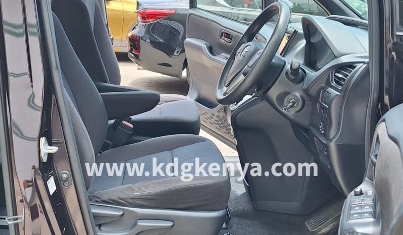 
								TOYOTA – NOAH (X / 7-SEATER) full									