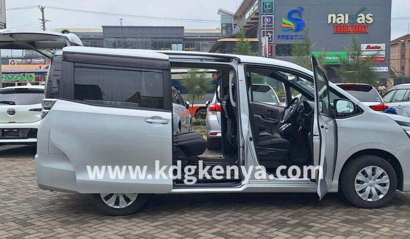 
TOYOTA – VOXY (X / 4WD / 8 SEATER) full									