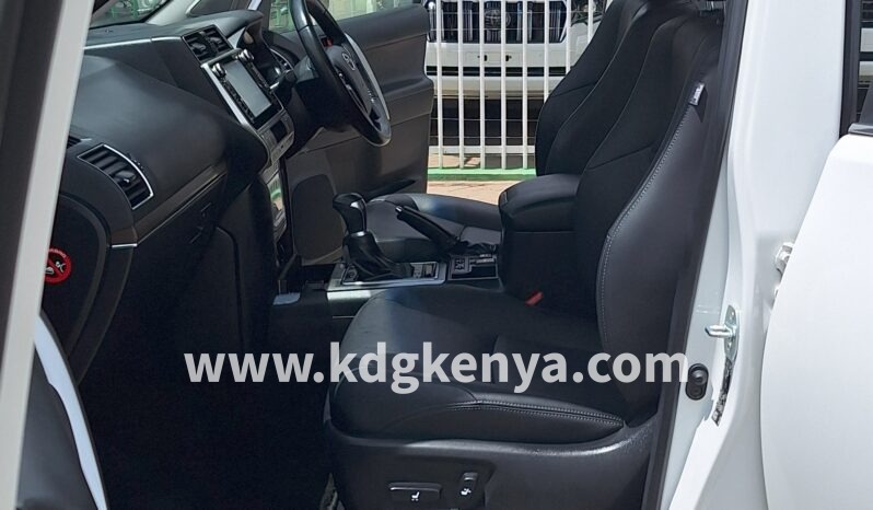 
								TOYOTA  – LAND CRUISER PRADO (TX / 5 SEATER / 4WD) full									