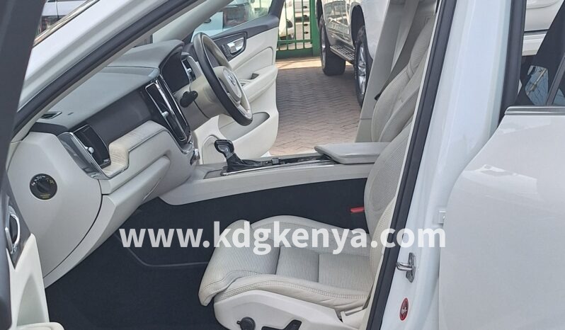 
VOLVO – XC60  (T5 INSCRIPTION / AWD) full									