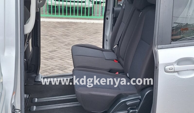 
TOYOTA – VOXY (X / 4WD / 8 SEATER) full									