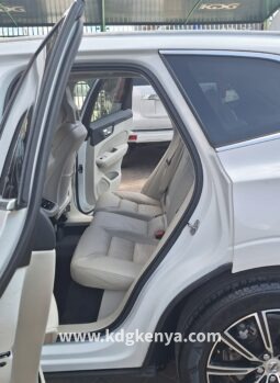 
VOLVO – XC60  (T5 INSCRIPTION / AWD) full									