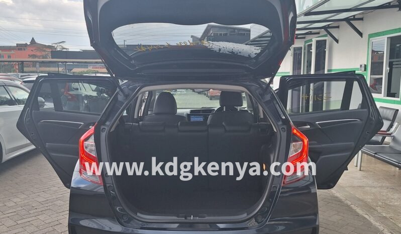 HONDA – FIT (1.3L HYBRID / 4WD) full