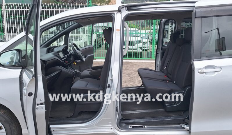 
TOYOTA – VOXY (X / 4WD / 8 SEATER) full									