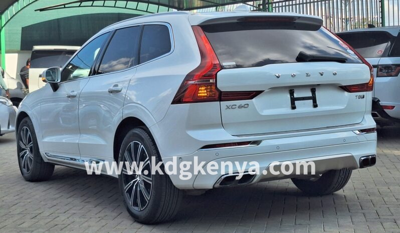 
VOLVO – XC60  (T5 INSCRIPTION / AWD) full									