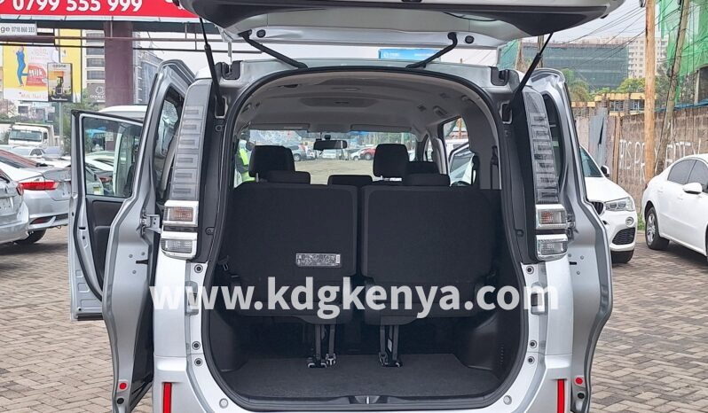 
TOYOTA – VOXY (X / 4WD / 8 SEATER) full									