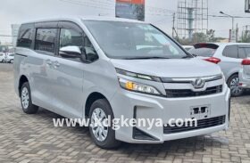 TOYOTA – VOXY (X / 4WD / 8 SEATER)