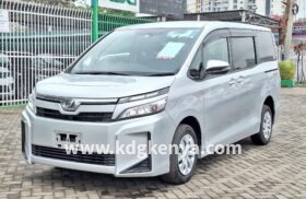TOYOTA – VOXY (X / 4WD / 8 SEATER)