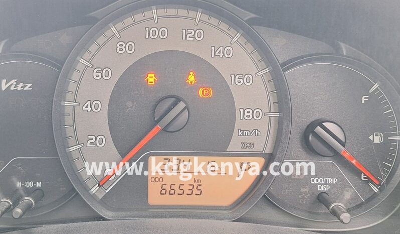 TOYOTA – VITZ (NON – HYBRID BASE TRIM) full