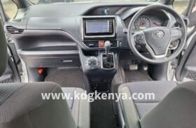 TOYOTA – VOXY (X / 4WD / 8 SEATER)