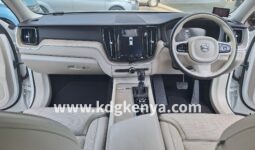 VOLVO – XC60  (T5 INSCRIPTION / AWD)