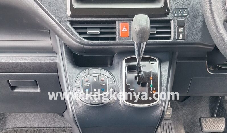 
TOYOTA – VOXY (X / 4WD / 8 SEATER) full									
