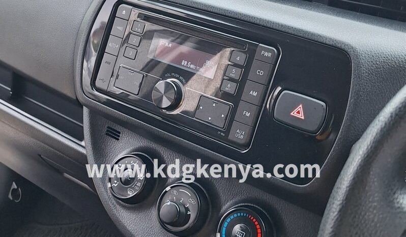 TOYOTA – VITZ (NON – HYBRID BASE TRIM) full