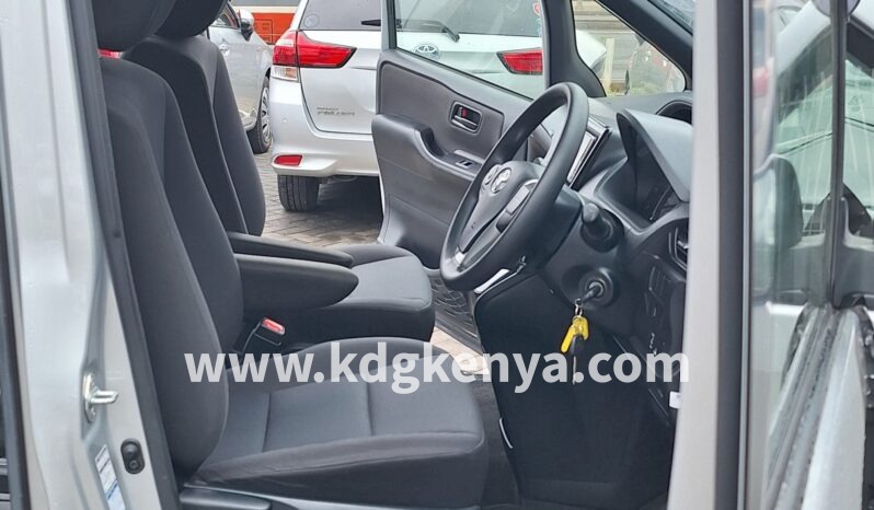 
TOYOTA – VOXY (X / 4WD / 8 SEATER) full									
