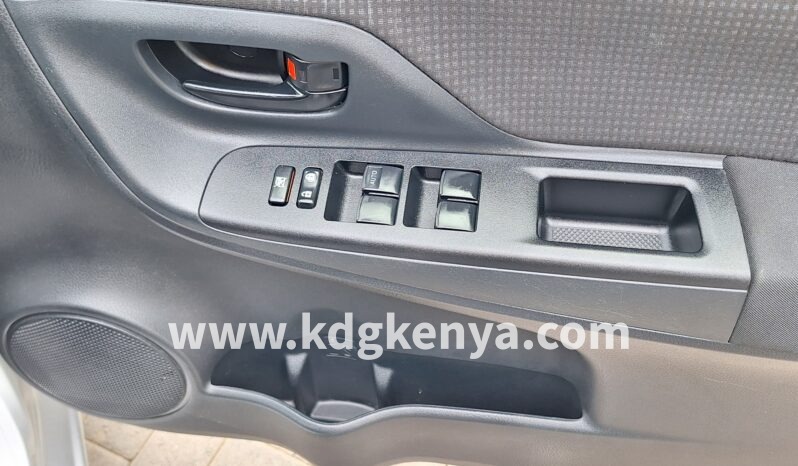 TOYOTA – VITZ (NON – HYBRID BASE TRIM) full