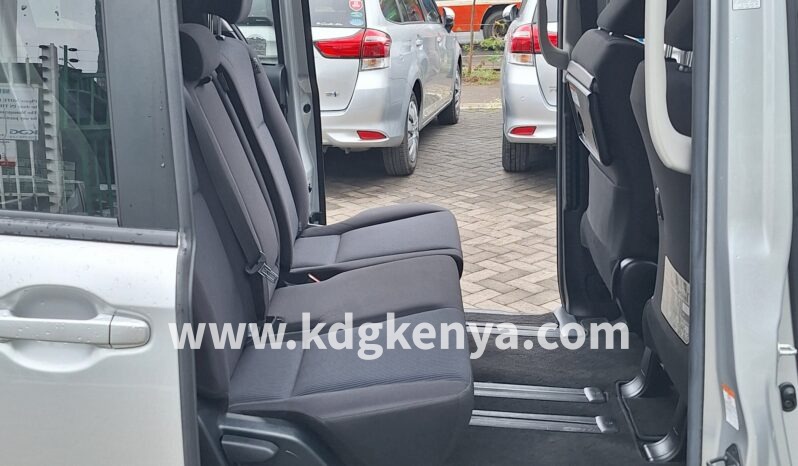 
TOYOTA – VOXY (X / 4WD / 8 SEATER) full									