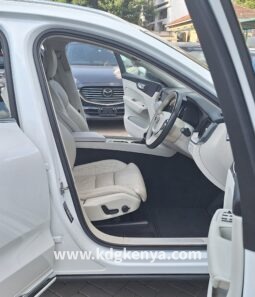 
VOLVO – XC60  (T5 INSCRIPTION / AWD) full									