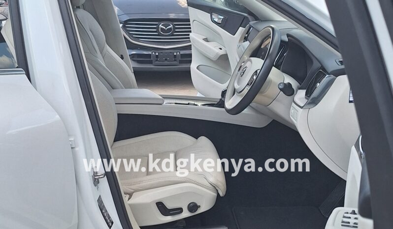 
VOLVO – XC60  (T5 INSCRIPTION / AWD) full									