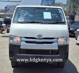 TOYOTA – HIACE (DX / 4WD)