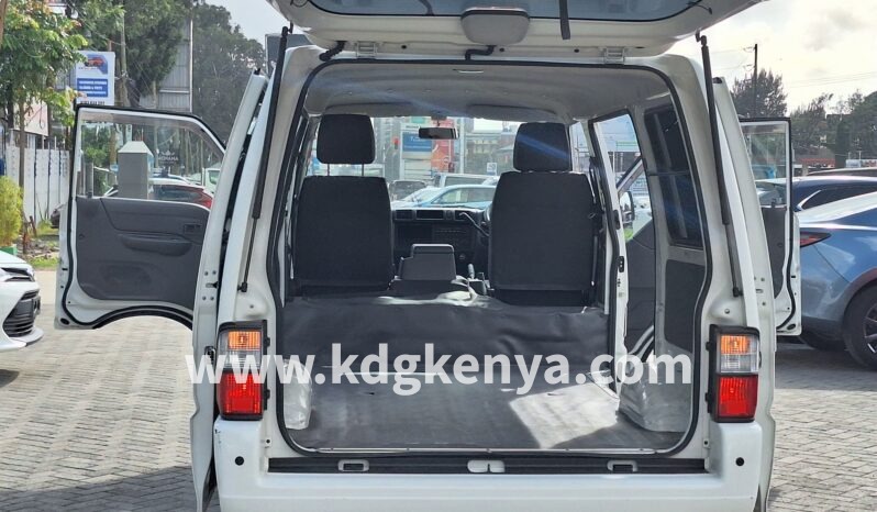 
MAZDA – BONGO (DX / 4WD) full									