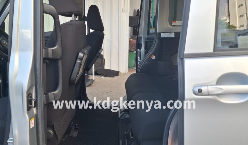 
								TOYOTA – ROOMY (X S) full									