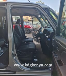 
										TOYOTA – ROOMY (X S) full									
