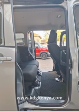 
										TOYOTA – ROOMY (X S) full									