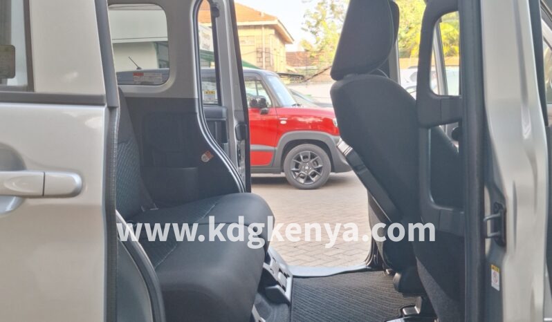 
								TOYOTA – ROOMY (X S) full									