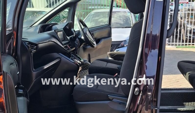 
TOYOTA -NOAH ( XGRADE/ 7 SEATER) full									