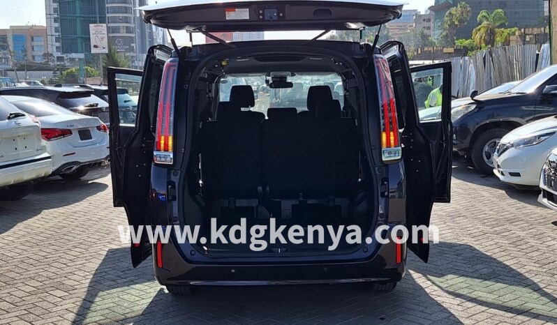 
TOYOTA -NOAH ( XGRADE/ 7 SEATER) full									