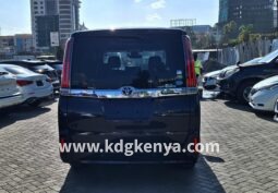 TOYOTA -NOAH ( XGRADE/ 7 SEATER) full