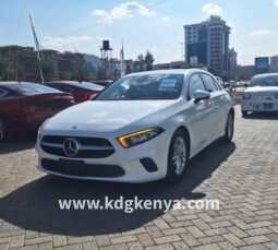 MERCEDES – Benz (A180 Progressive)