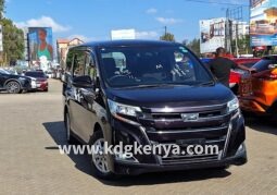 TOYOTA -NOAH ( XGRADE/ 7 SEATER) full