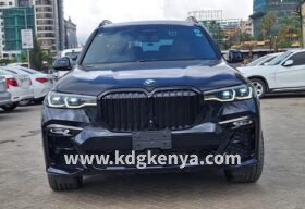 BMW (X7/7SEATER)