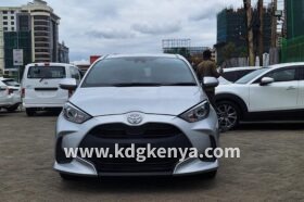 TOYOTA YARIS (  X GRADE )